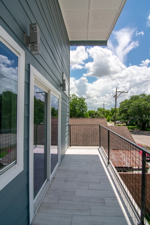 317 West 35th Street Houston, TX 77018 - Photo 16 of 22 a view of balcony with couch
