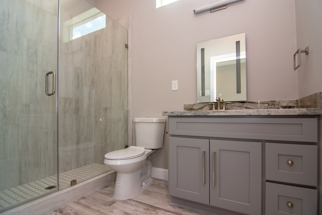 317 West 35th Street Houston, TX 77018 - Photo 17 of 22 a bathroom with a sink toilet and shower