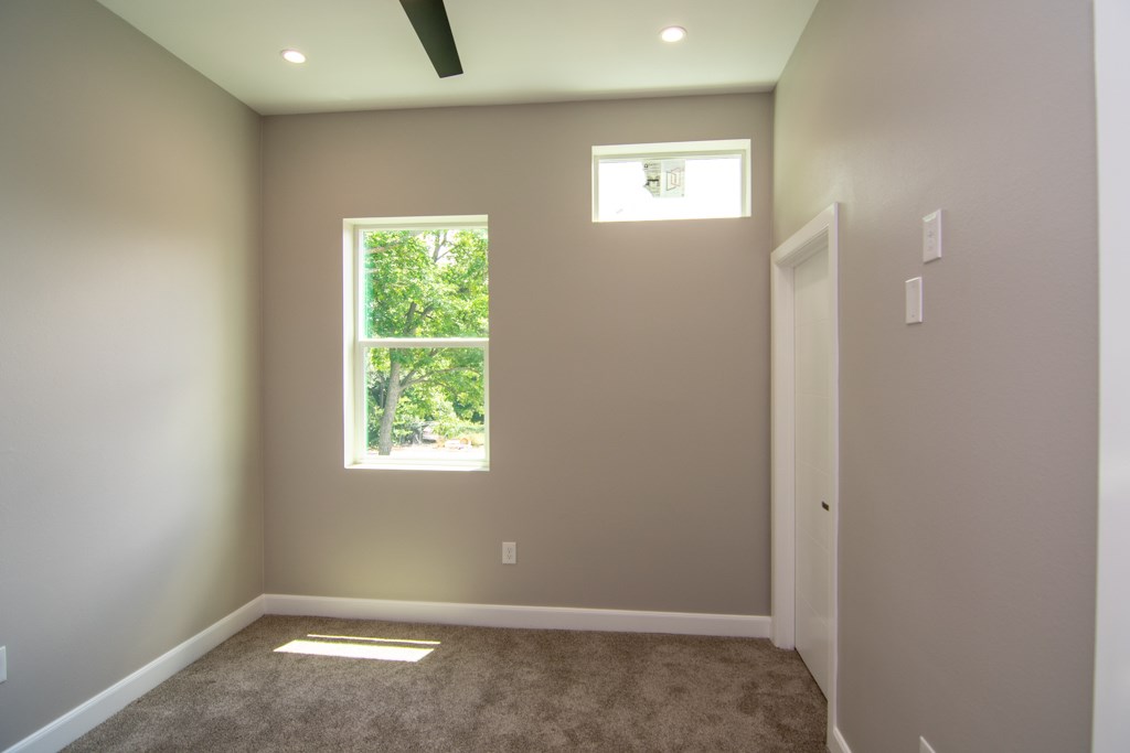 317 West 35th Street Houston, TX 77018 - Photo 19 of 22 a view of room with window