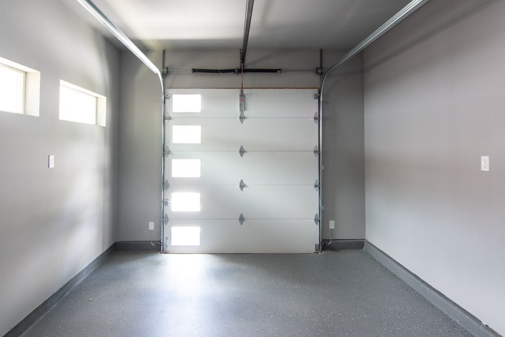 317 West 35th Street Houston, TX 77018 - Photo 5 of 22 a view of a room with an empty space