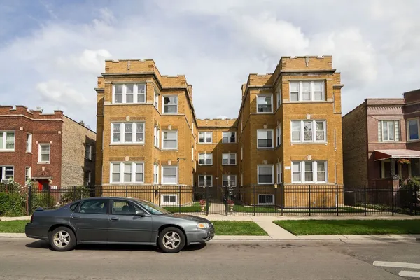 $1,700 | 2441 North Kildare Avenue, Unit 3R, Chicago, IL 60639
