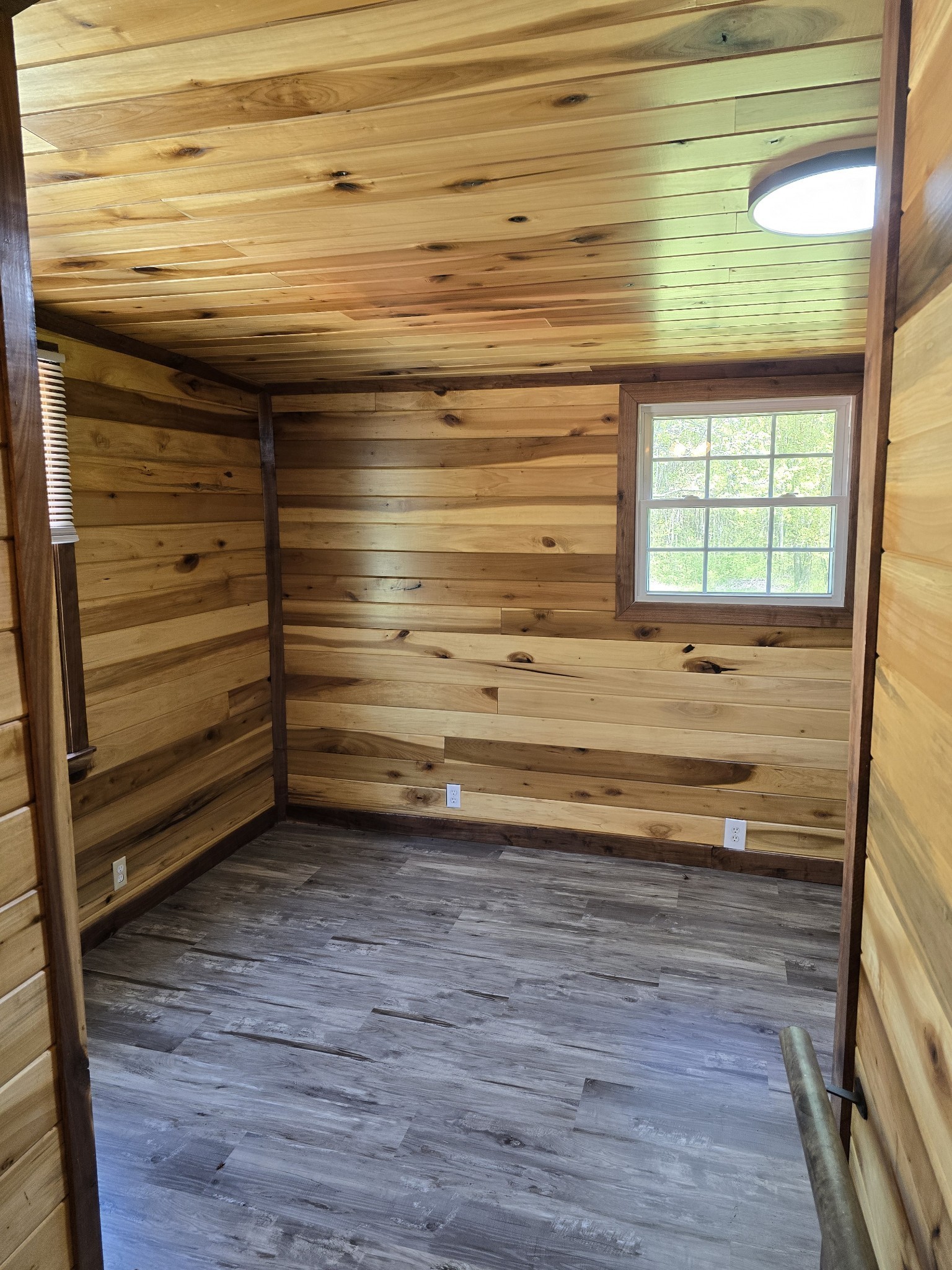 158 Swan Mill Road McMinnville, TN 37110 - Photo 5 of 10 a view of room and window