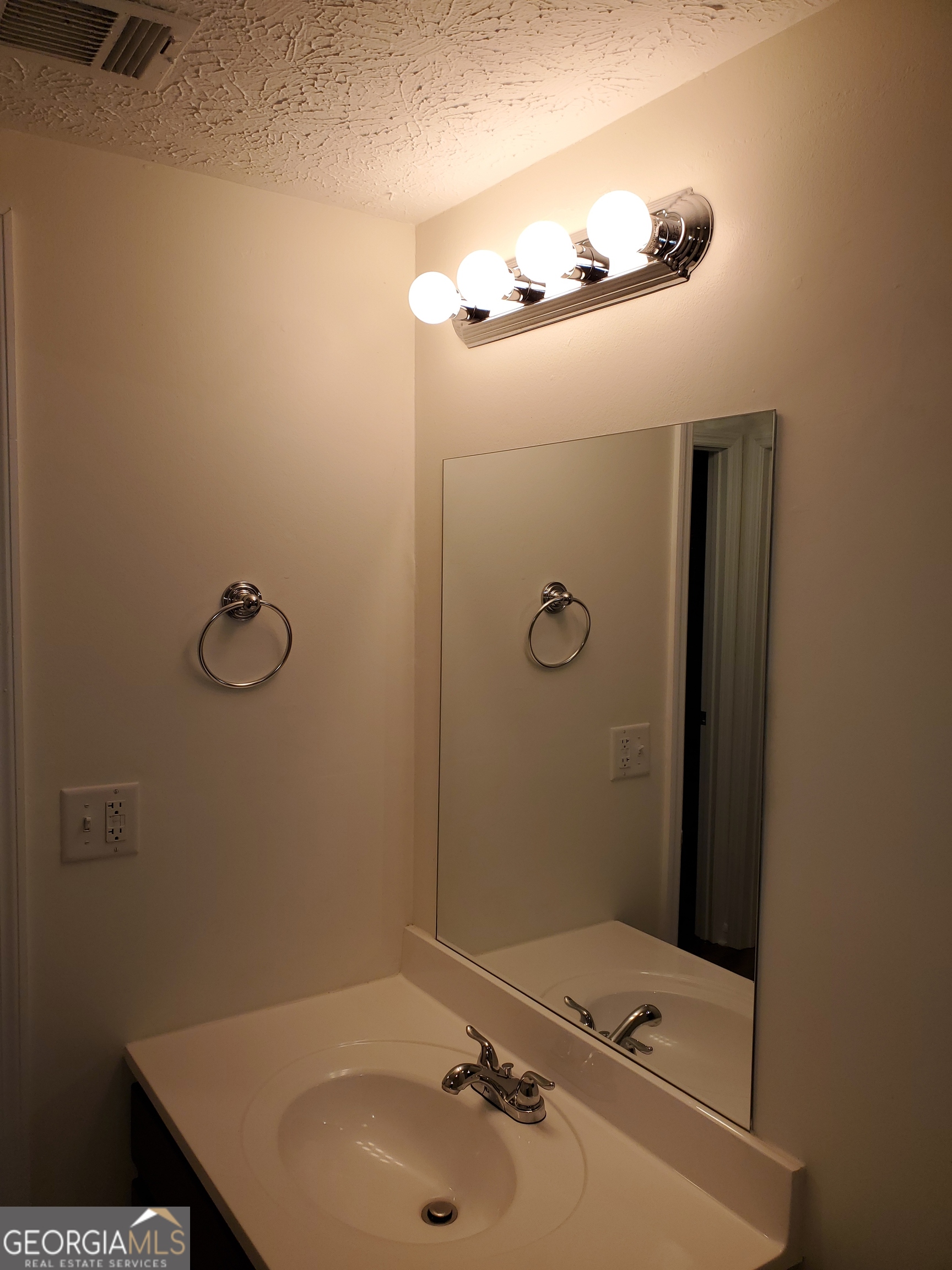 312 Crescent Drive, Unit A4 Dublin, GA 31021 - Photo 2 of 6