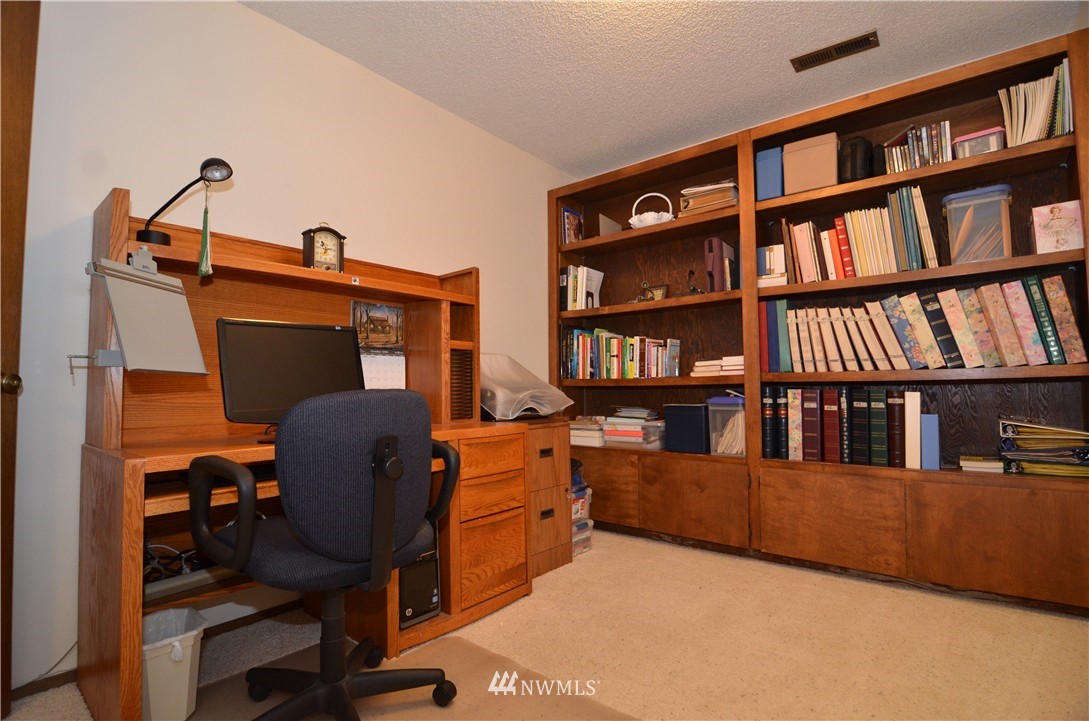 18212 Southeast 147th Street Renton, WA 98059 - Photo 18 of 25