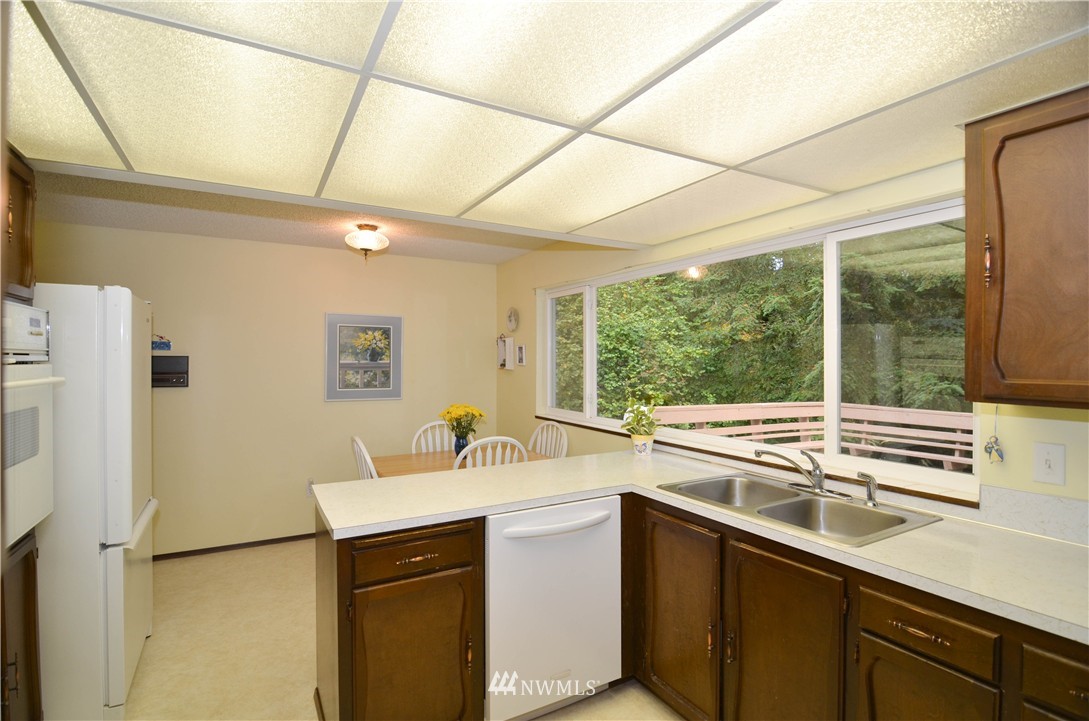 18212 Southeast 147th Street Renton, WA 98059 - Photo 5 of 25