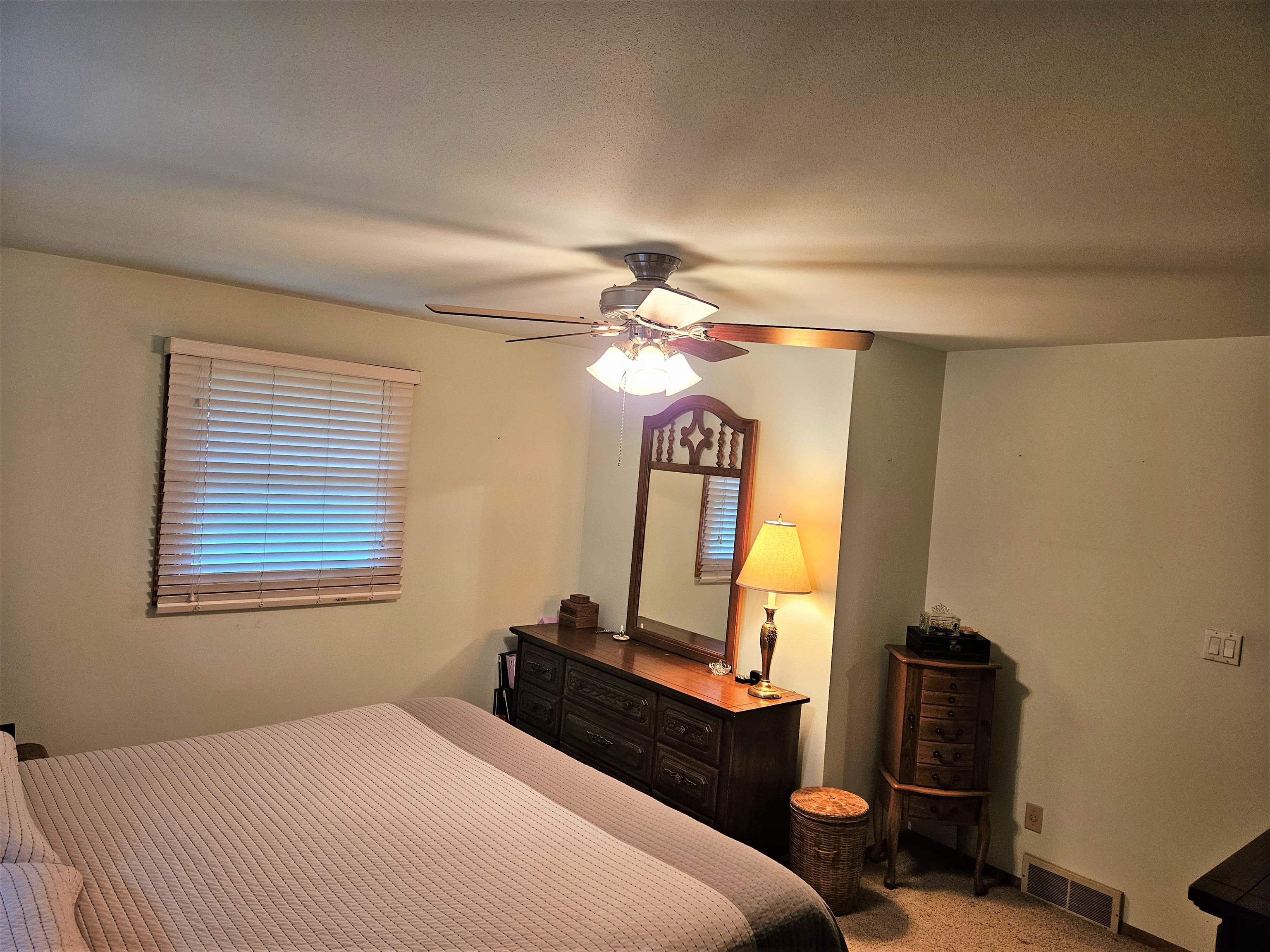 2005 Oak Street Oshkosh, WI 54901 - Photo 12 of 36