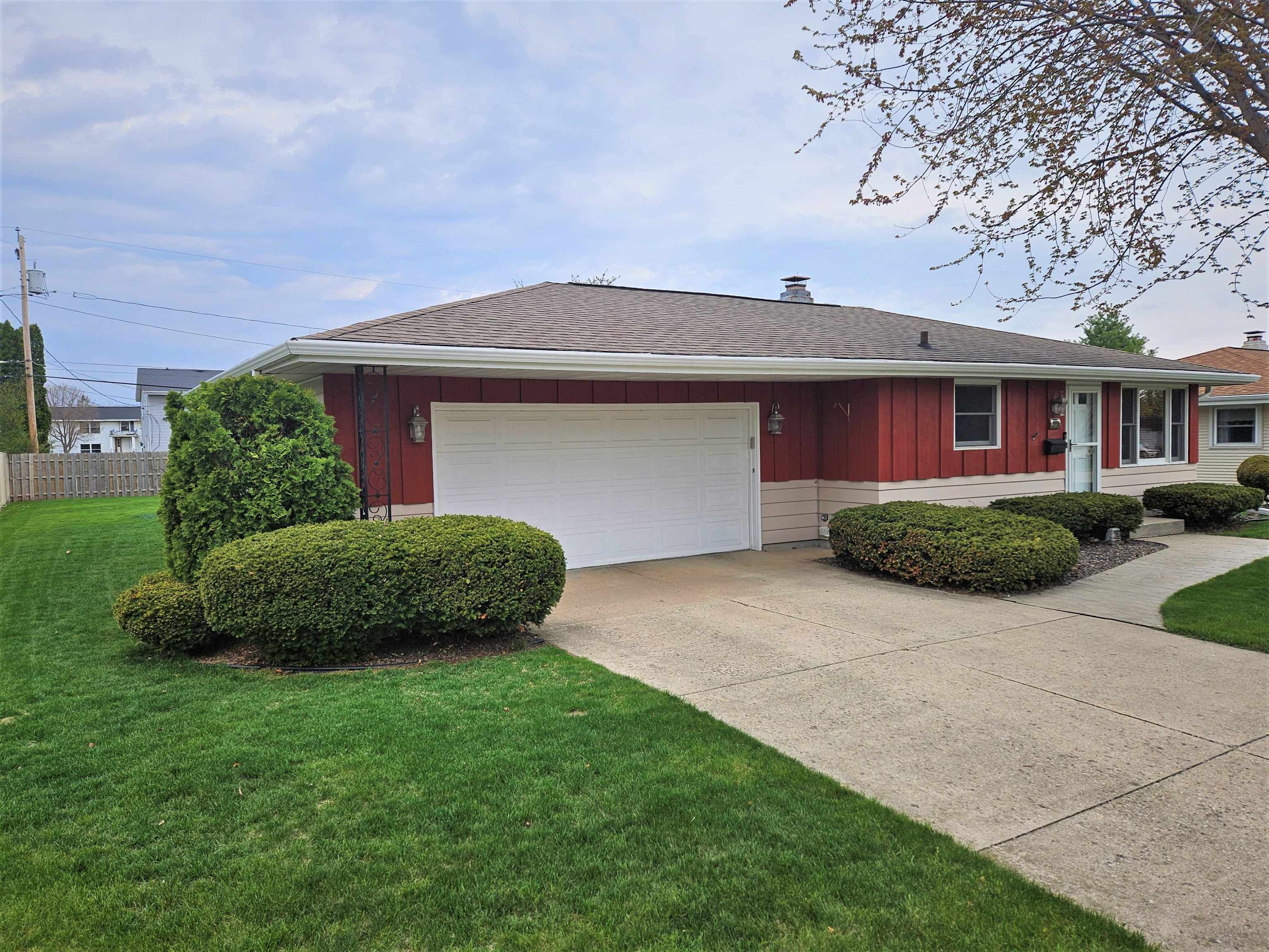 2005 Oak Street Oshkosh, WI 54901 - Photo 29 of 36