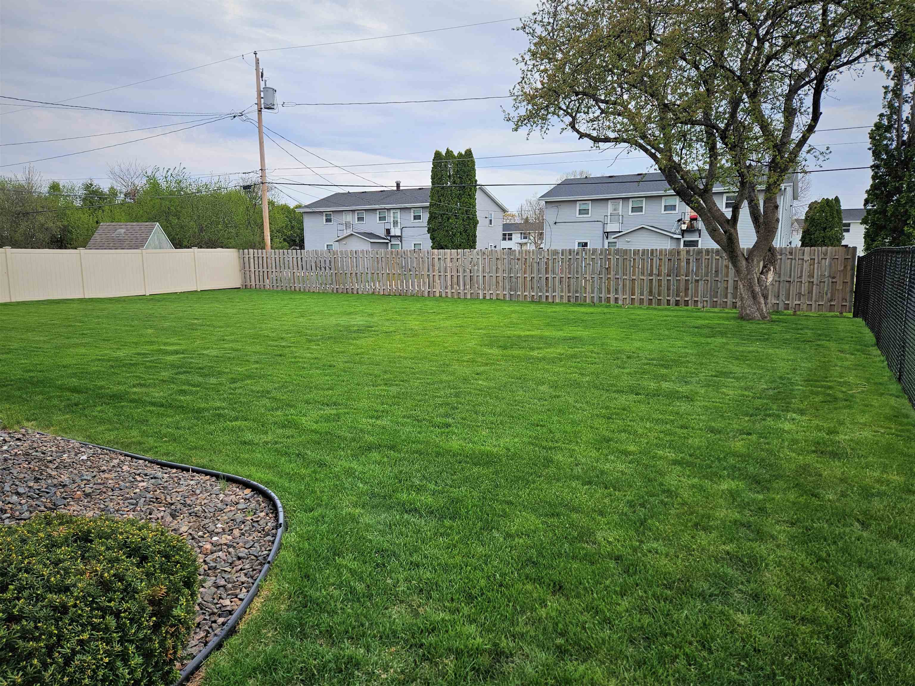 2005 Oak Street Oshkosh, WI 54901 - Photo 34 of 36
