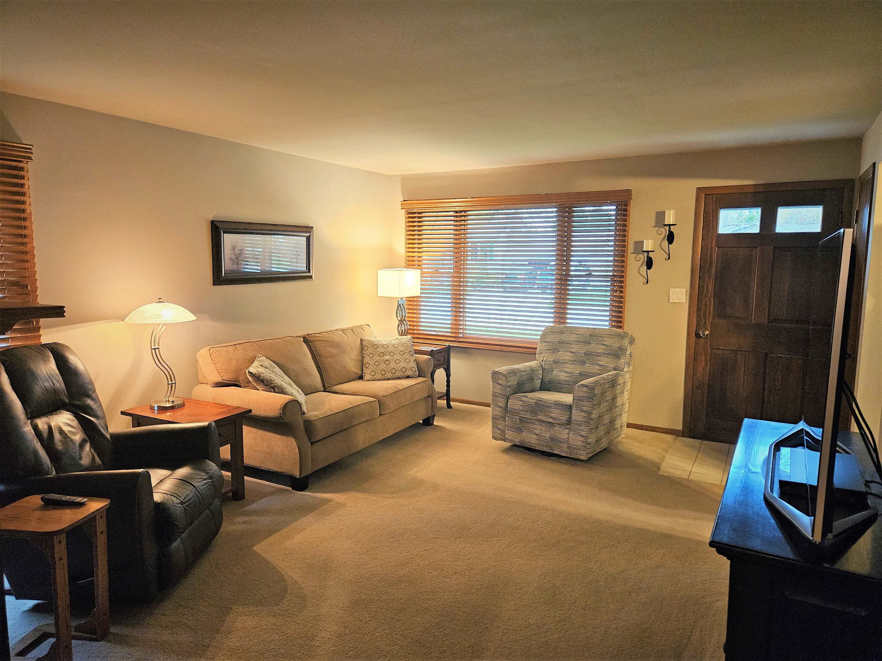 2005 Oak Street Oshkosh, WI 54901 - Photo 5 of 36