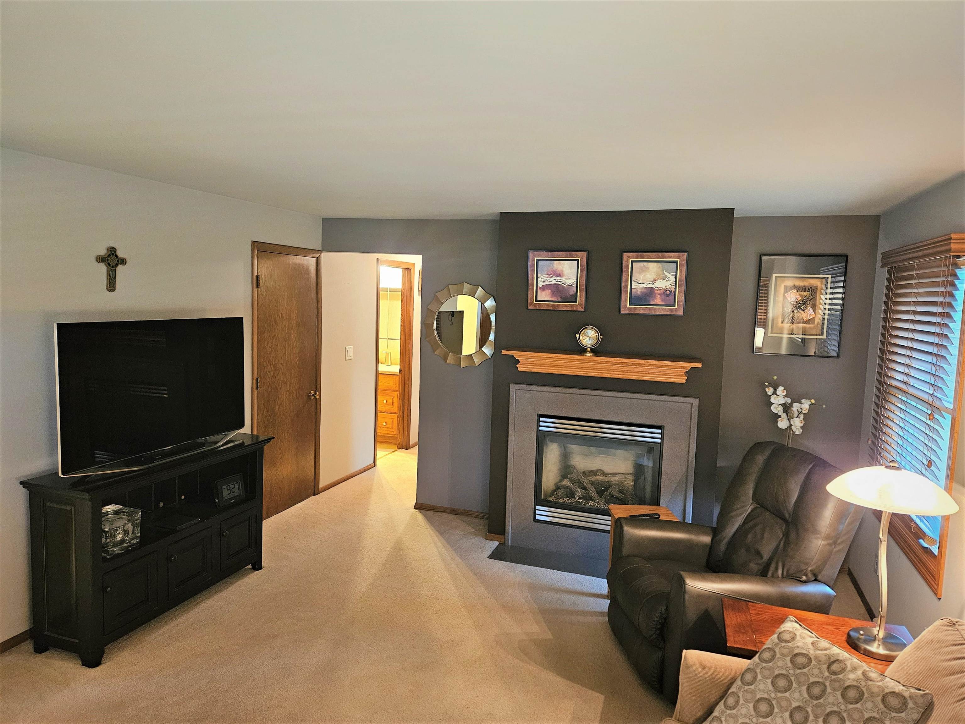 2005 Oak Street Oshkosh, WI 54901 - Photo 6 of 36