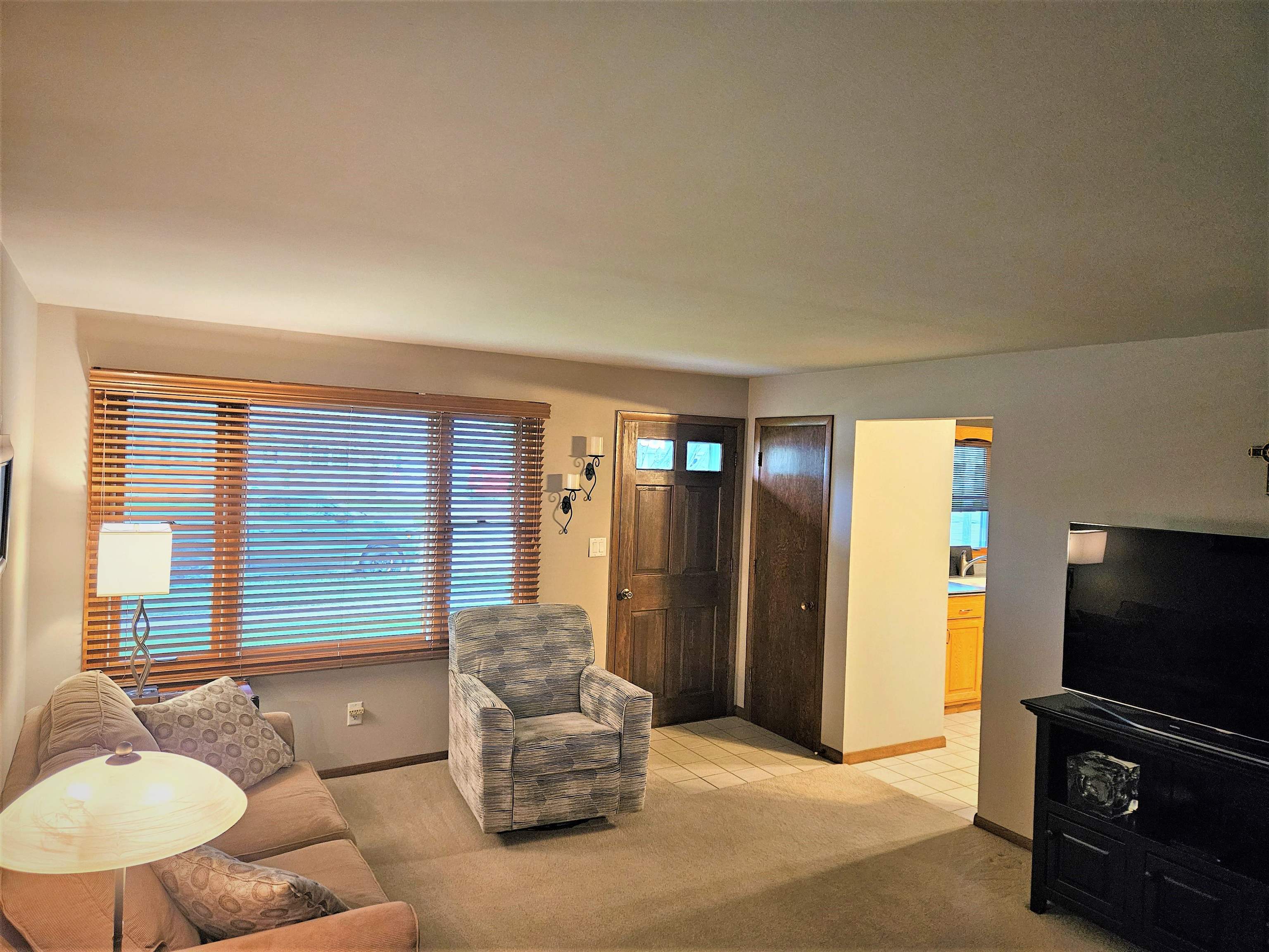 2005 Oak Street Oshkosh, WI 54901 - Photo 7 of 36