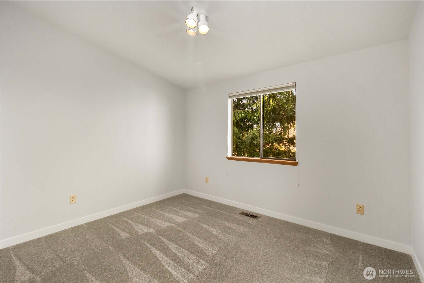 19306 Southeast 277th Street Kent, WA 98042 - Photo 24 of 35