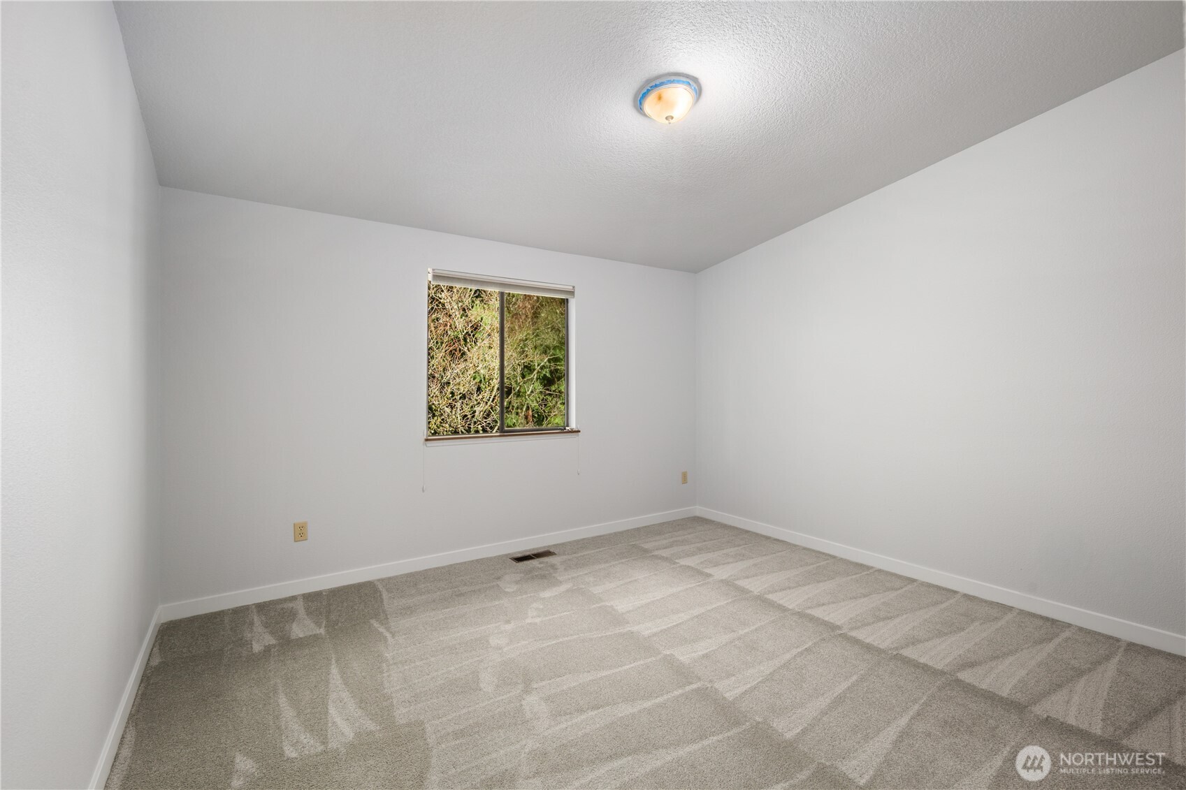 19306 Southeast 277th Street Kent, WA 98042 - Photo 25 of 35