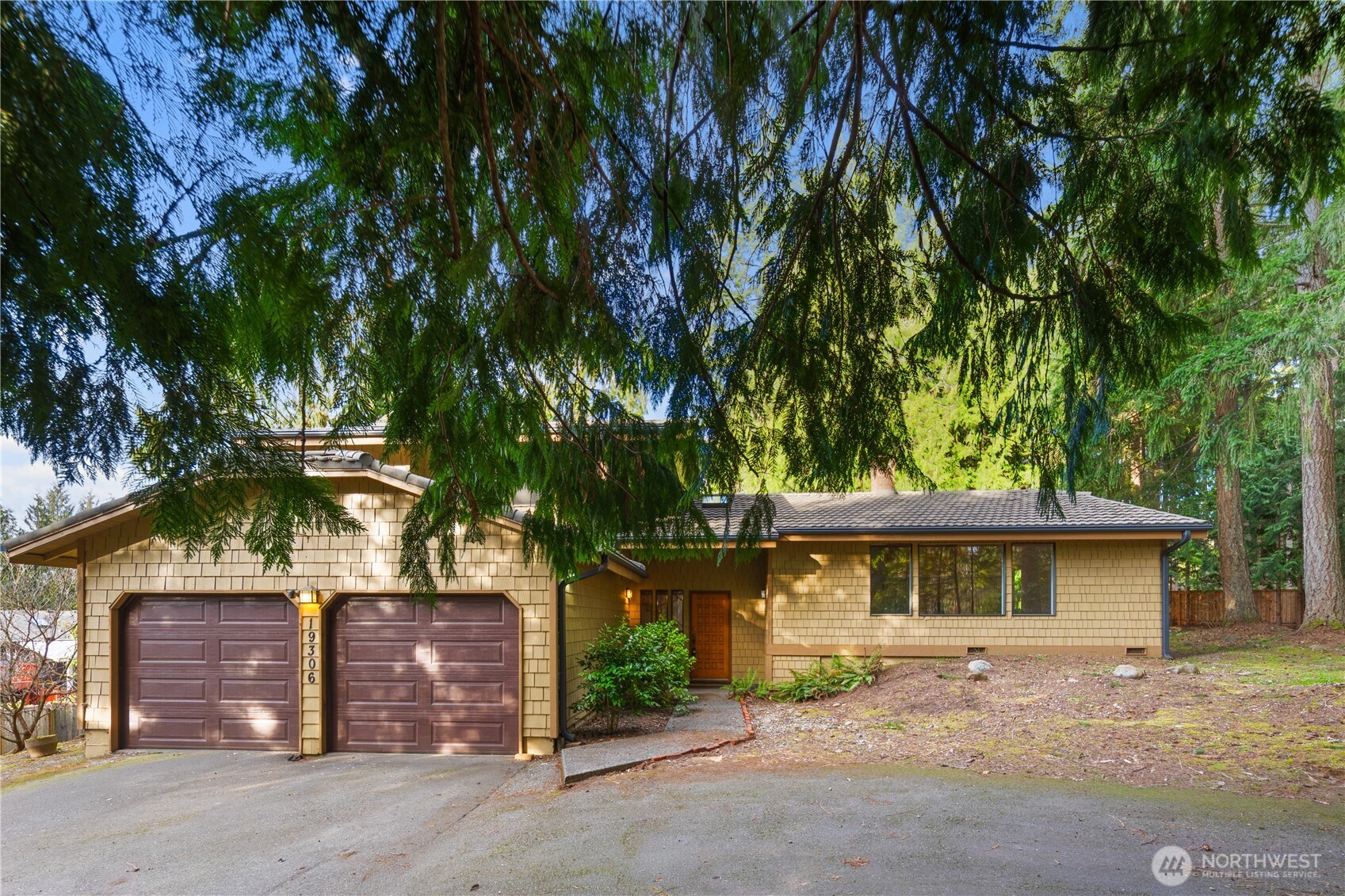19306 Southeast 277th Street Kent, WA 98042 - Photo 6 of 35