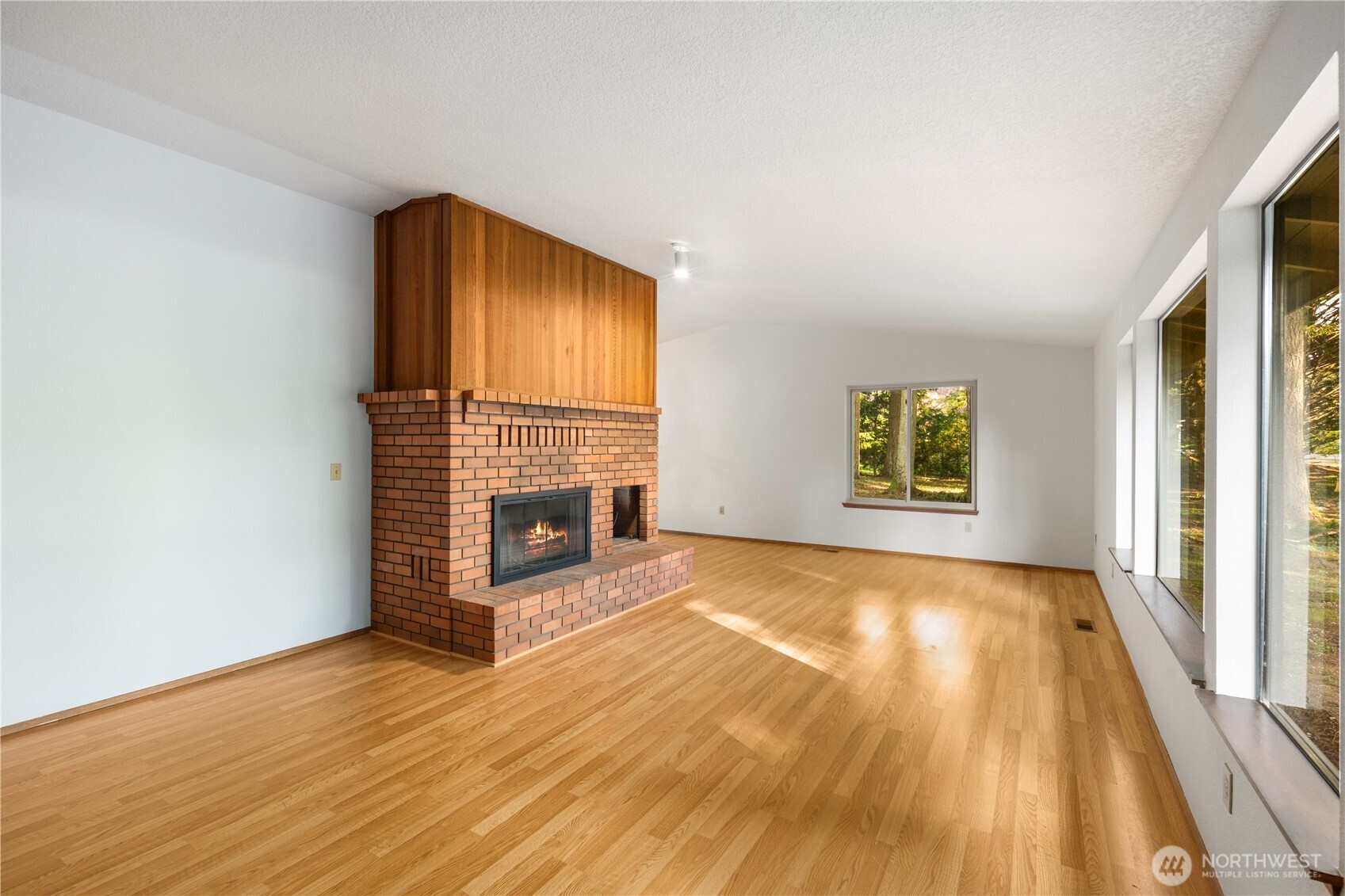 19306 Southeast 277th Street Kent, WA 98042 - Photo 10 of 35