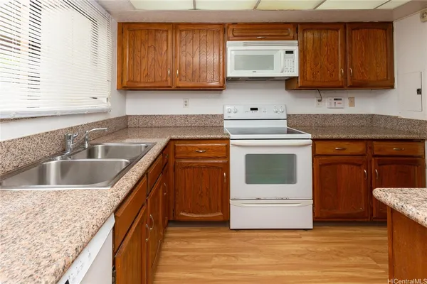 $3,200 | 98-1796 Kaahumanu Street, Unit 61B, Pearl City, HI 96782