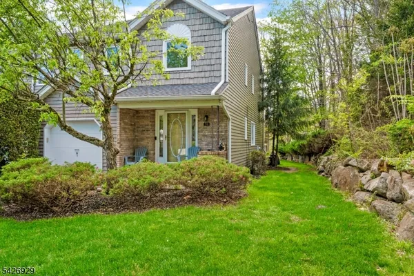 $724,500 | 94 Edgefield Drive, Morris Plains, NJ 07950