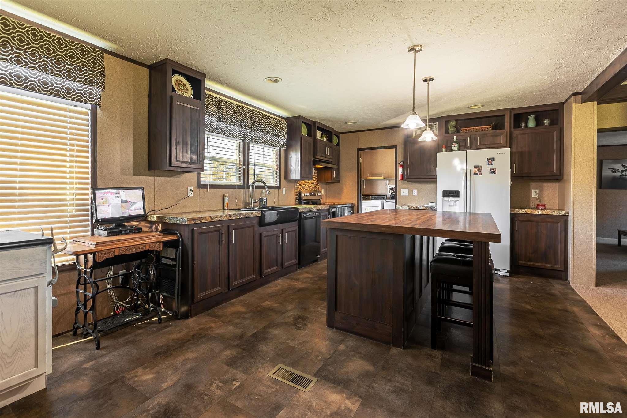 2433 Teske Road Marion, IL 62959 - Photo 9 of 30 Gallery Image 9