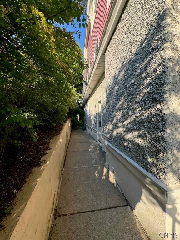 727 Sumner Avenue Syracuse, NY 13210 - Photo 4 of 50