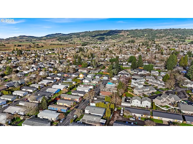 a picture of city view