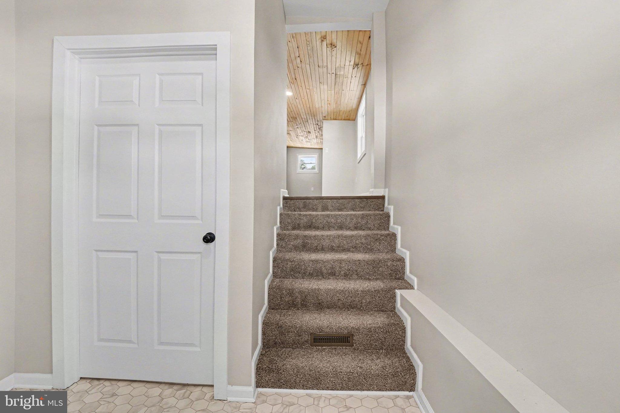 7 Groy Avenue Lebanon, PA 17046 - Photo 5 of 33 a view of an entryway