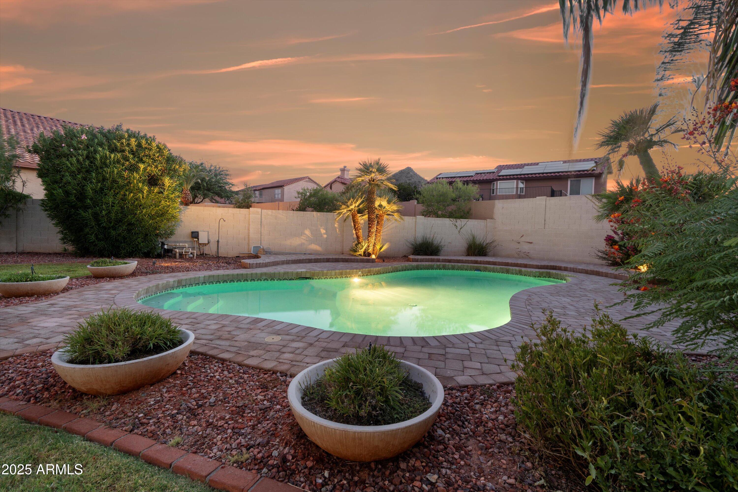14019 North 29th Place Phoenix, AZ 85032 - Photo 6 of 92 39-Twilight