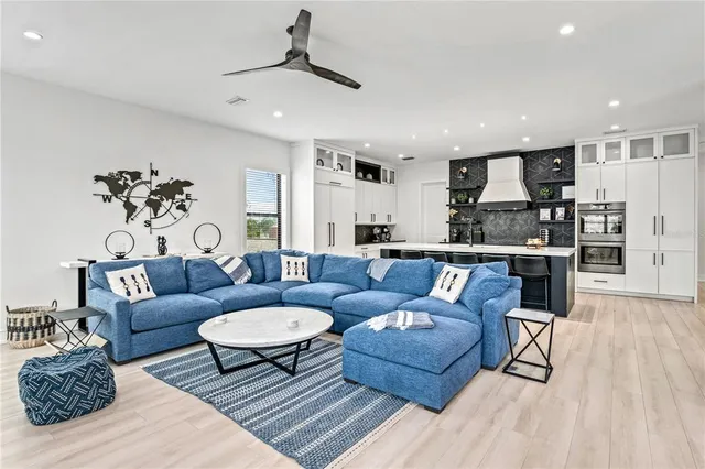 $5,500,000 | 129 McKinley Drive, Sarasota, FL 34236