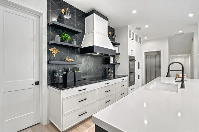 $5,500,000 | 129 McKinley Drive, Sarasota, FL 34236