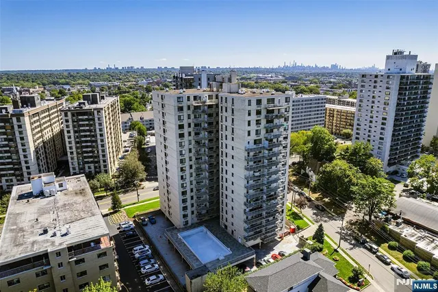 $250,000 | 307 Prospect Avenue, Unit 14D, Hackensack, NJ 07601