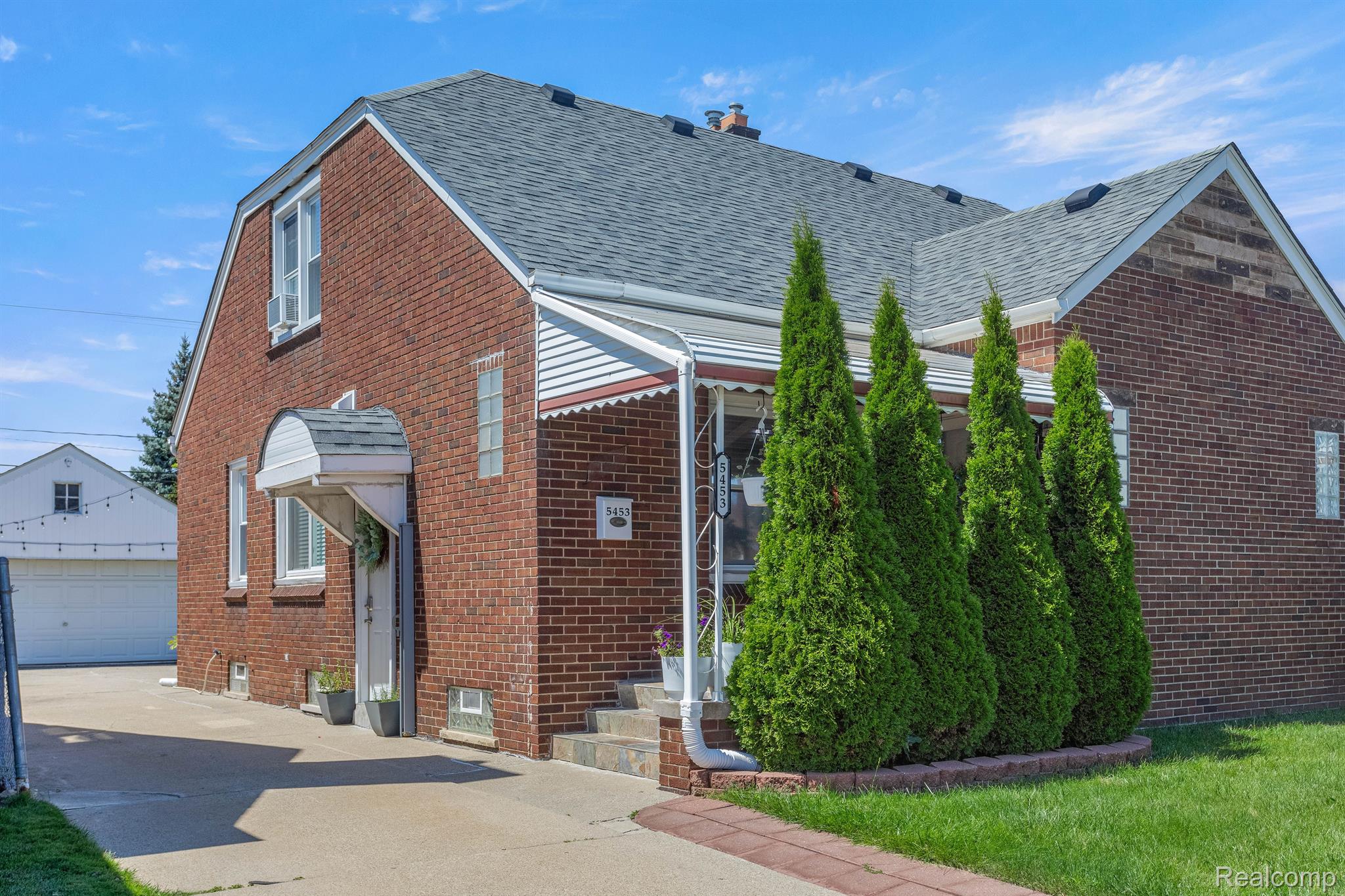 5453 Chase Road Dearborn, MI 48126 - Photo 3 of 32 Gallery Image 3