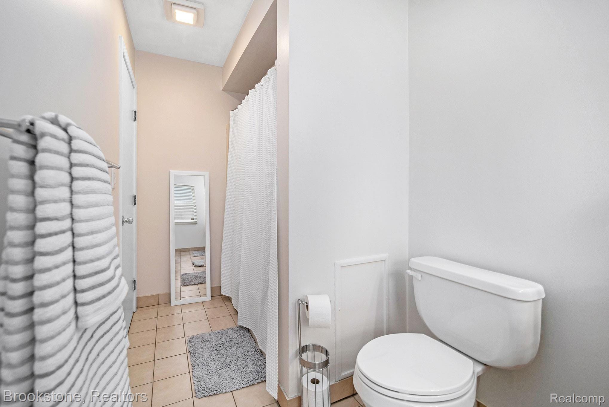 4108 Kent Road Royal Oak, MI 48073 - Photo 17 of 26 017A8017.jpg
