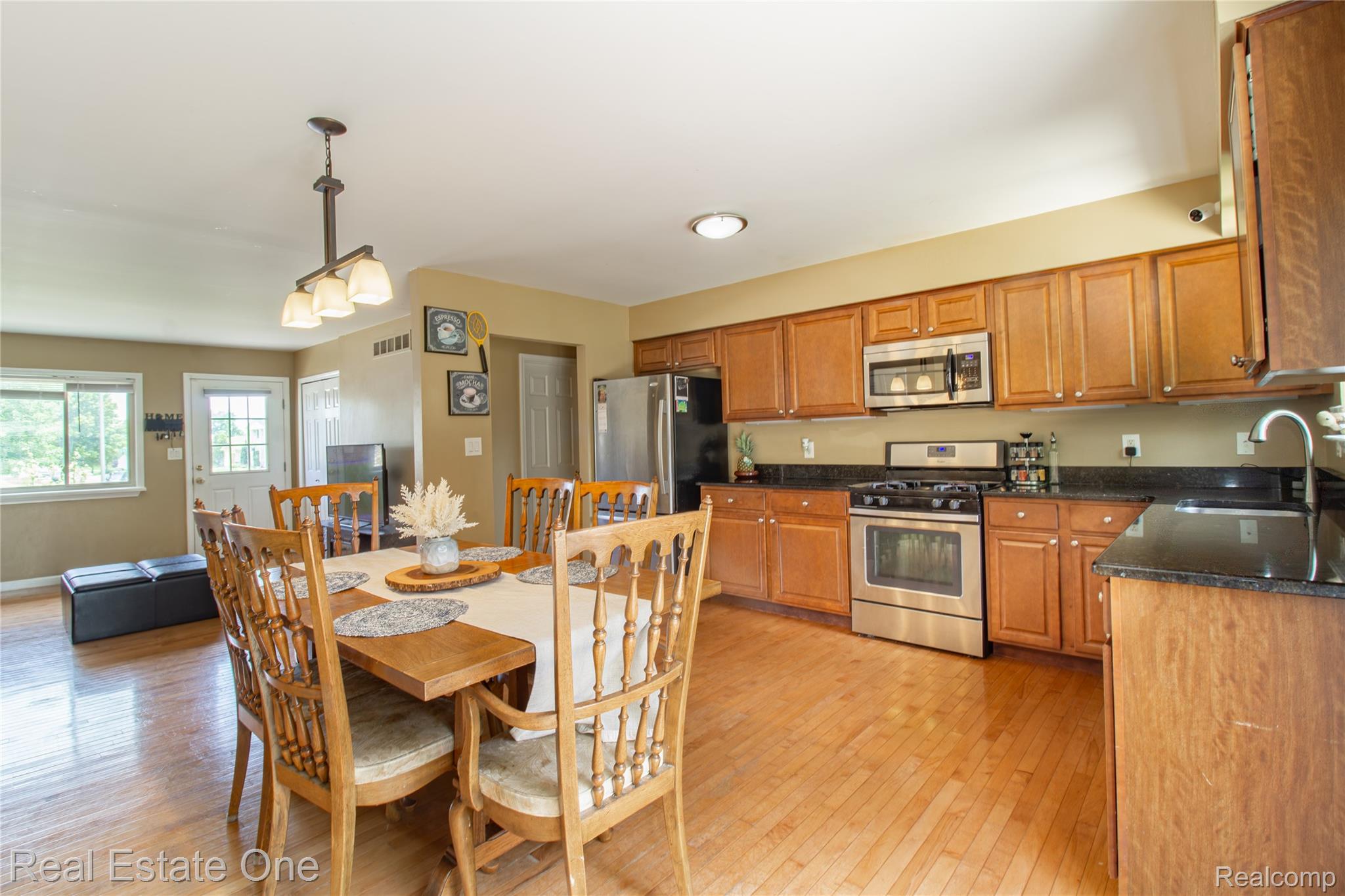 44220 Saltz Road Canton, MI 48187 - Photo 7 of 31 IMG_9190-HDR.jpg