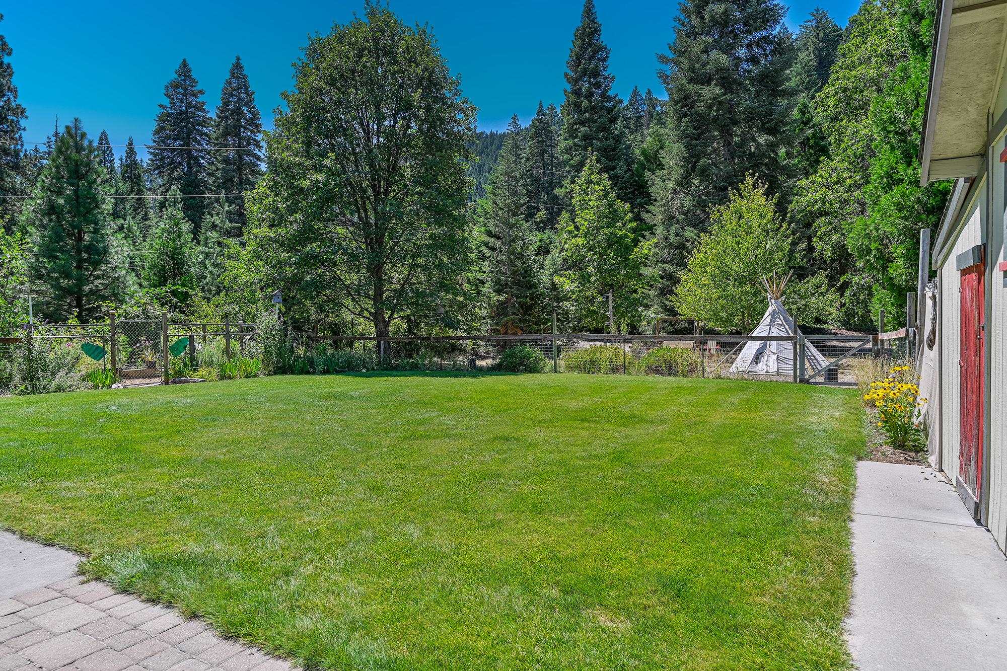 1647 Davis Place Road Mount Shasta, CA 96067 - Photo 29 of 41 Gallery Image 29