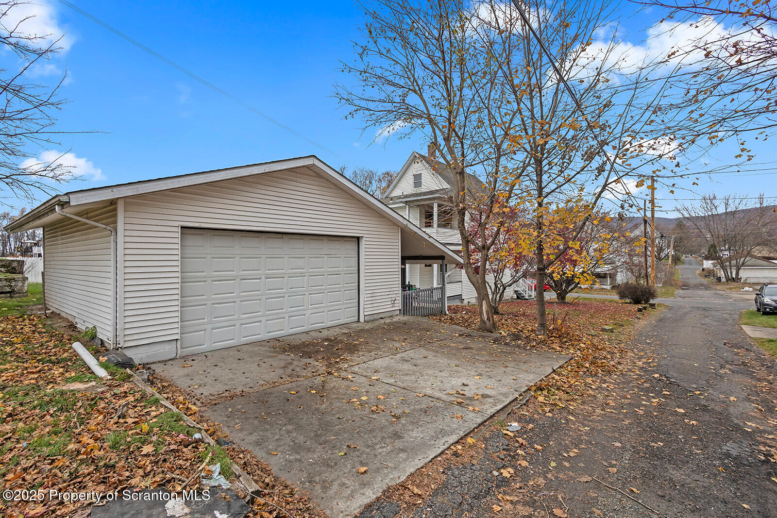 415 18th Avenue Scranton, PA 18504 - Photo 3 of 30 H27A9008_websize