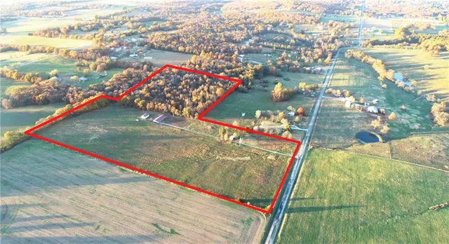 $375,000 | 4552 South 201 Road, El Dorado Springs, MO 64744