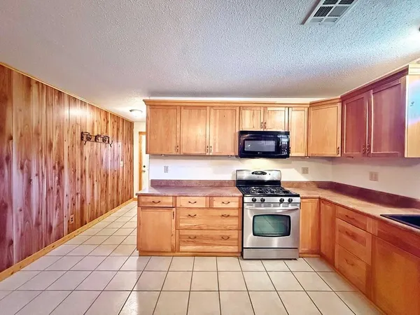 $375,000 | 4552 South 201 Road, El Dorado Springs, MO 64744