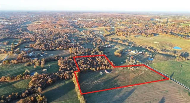 $375,000 | 4552 South 201 Road, El Dorado Springs, MO 64744