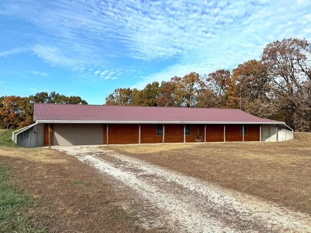 $375,000 | 4552 South 201 Road, El Dorado Springs, MO 64744