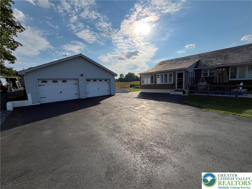3092 Mauch Chunk Road Allentown, PA 18104 - Photo 4 of 14