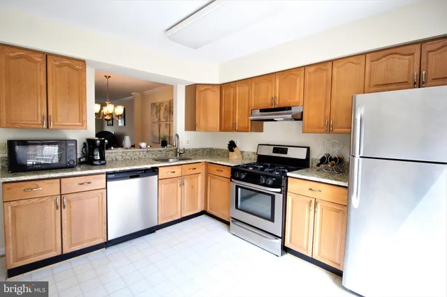 $2,878 | 5317 Buxton Court, Alexandria, VA 22315