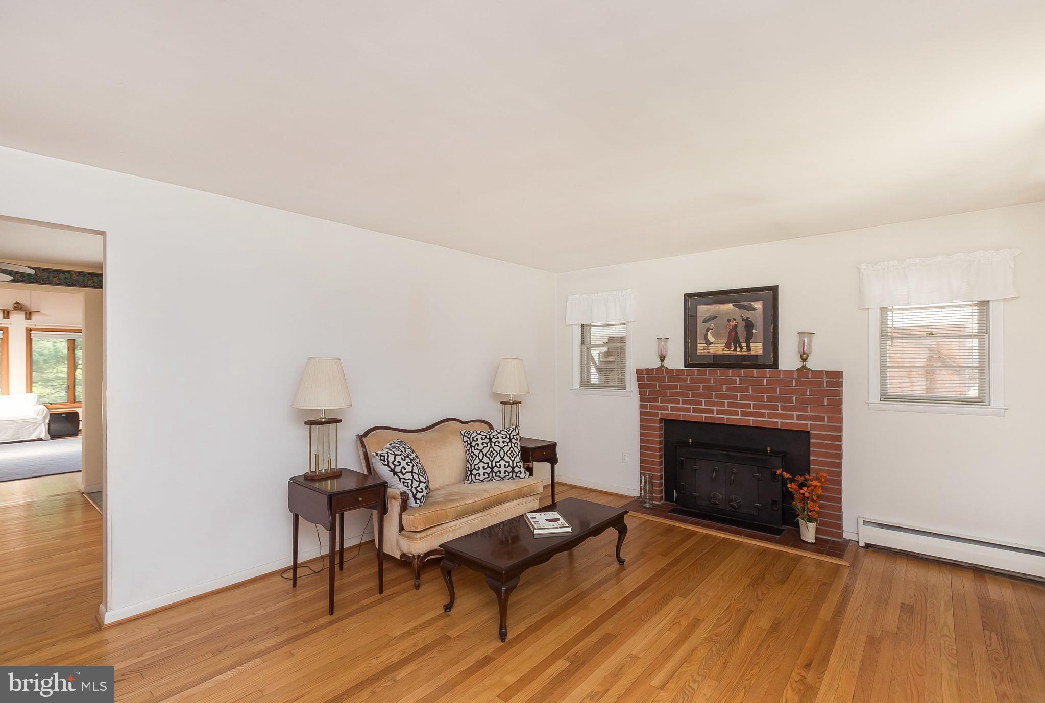 2826 Cub Hill Road Baltimore, MD 21234 - Photo 8 of 61 Living Room