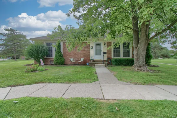$160,000 | 44507 North Umberland Circle, Canton, MI 48187