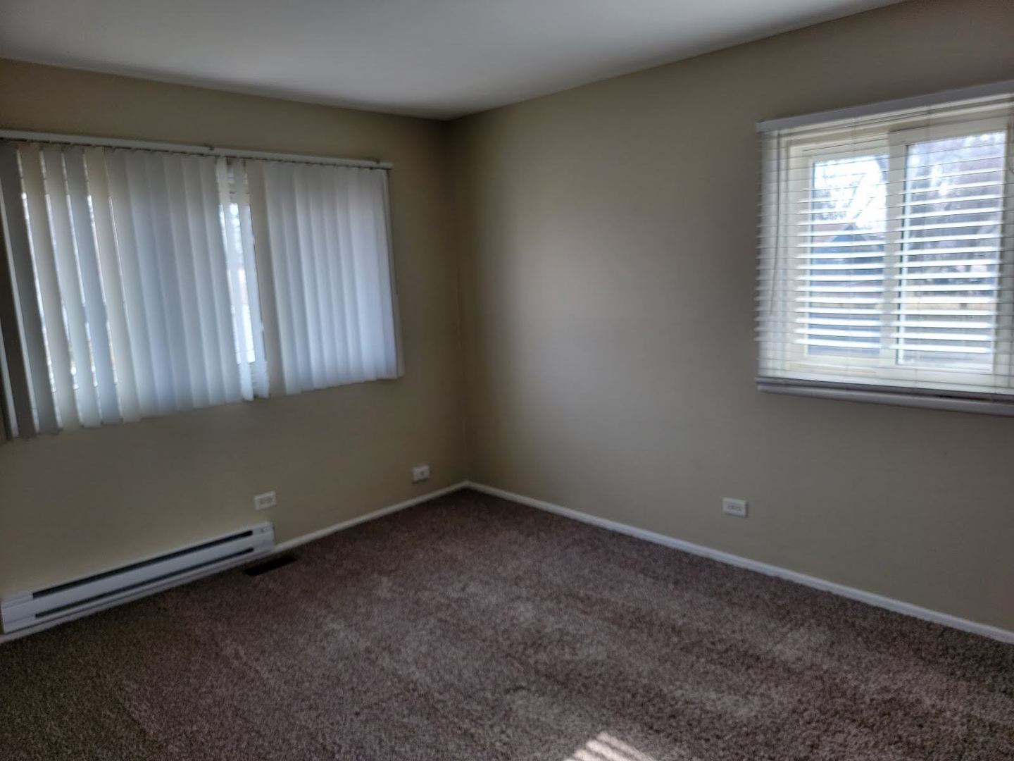 1935 Ashley Road Hoffman Estates, IL 60169 - Photo 19 of 28 an empty room with a window
