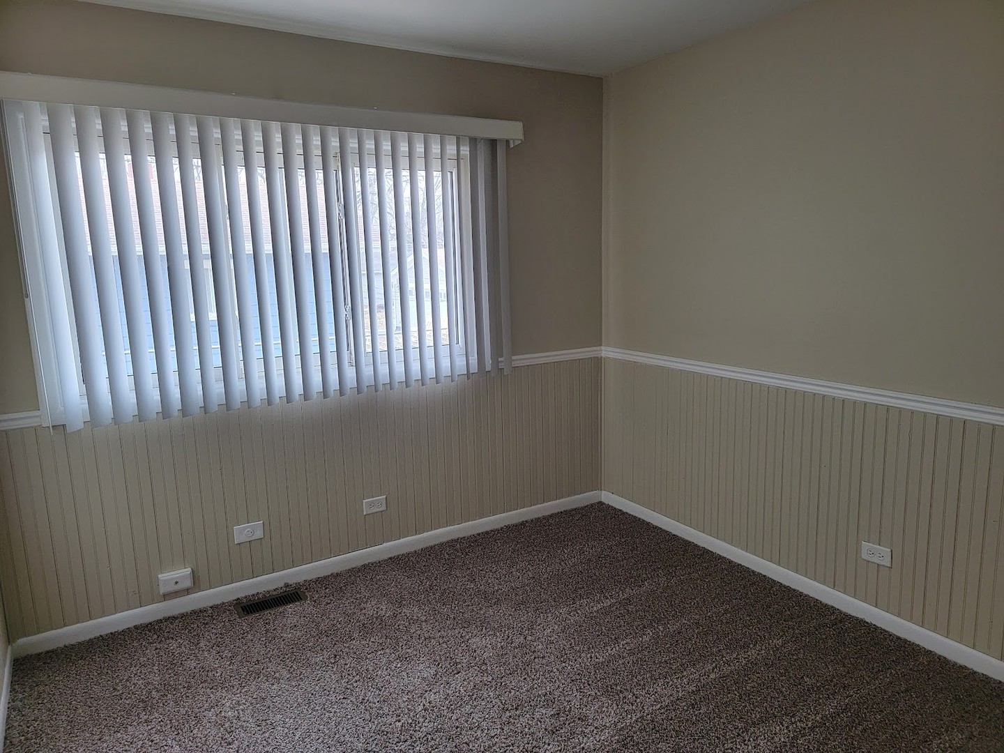 1935 Ashley Road Hoffman Estates, IL 60169 - Photo 24 of 28 an empty room with a window