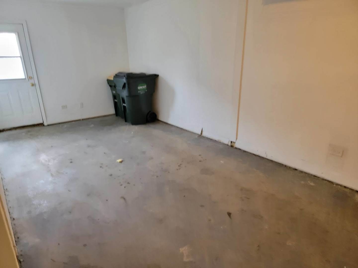 1935 Ashley Road Hoffman Estates, IL 60169 - Photo 8 of 28 a view of an empty room and entryway
