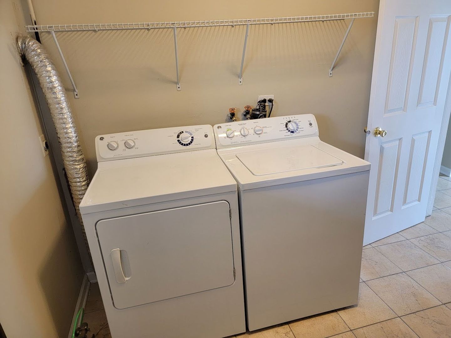 1935 Ashley Road Hoffman Estates, IL 60169 - Photo 10 of 28 a utility room with dryer and washer