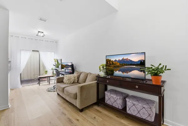 $365,000 | 12625 Memorial Drive, Unit 51, Houston, TX 77024