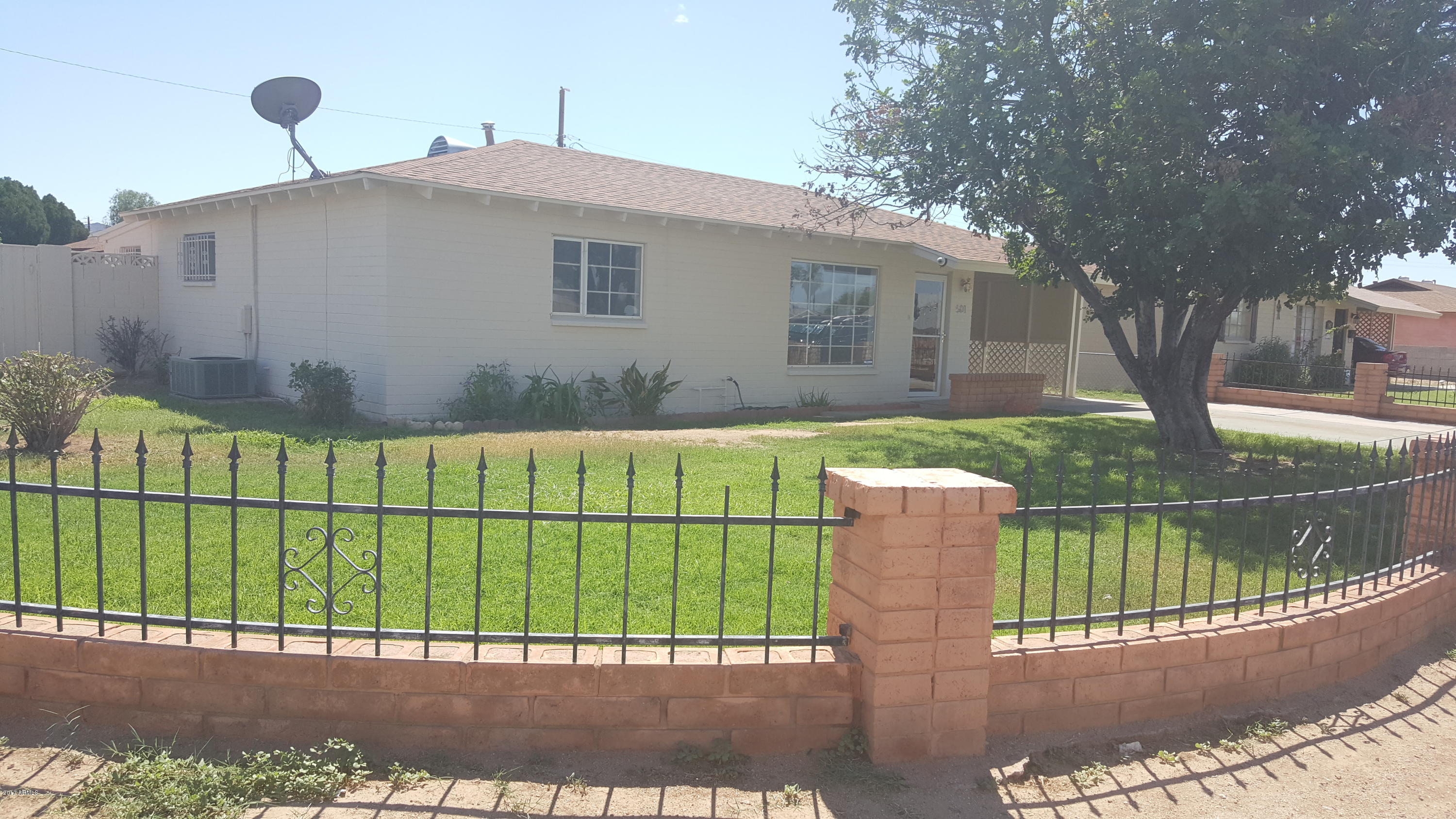 501 West Vineyard Road Phoenix, AZ 85041 - Photo 3 of 23 20170827_135142