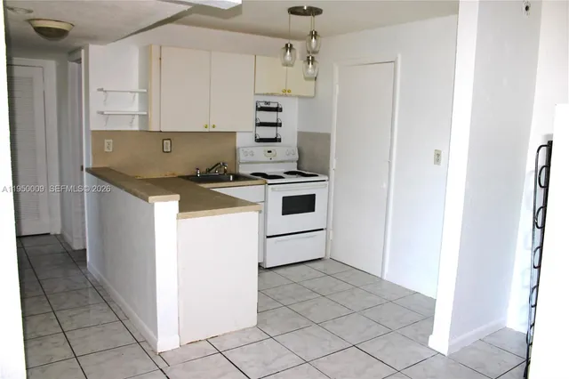 $1,900 | 17101 Northwest 57th Avenue, Unit 319, Miami Gardens, FL 33055