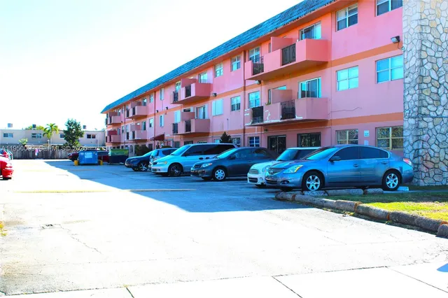 $1,900 | 17101 Northwest 57th Avenue, Unit 319, Miami Gardens, FL 33055